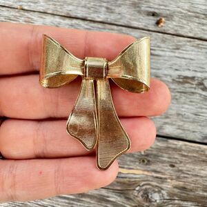 Vintage Jewelry Gold Tone Avon Ribbon Bow Brooch Pin Pendant
